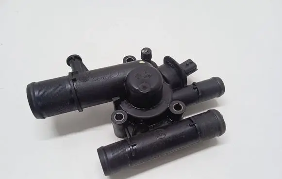 Suzuki Grand Vitara II Thermostat housing V700089C