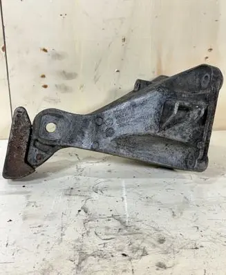BMW 1 E82 E88 Engine mounting bracket 6781916 22116781916