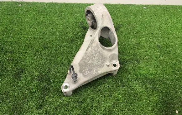 Tesla Model 3 Engine mounting bracket 1093278 109327800B
