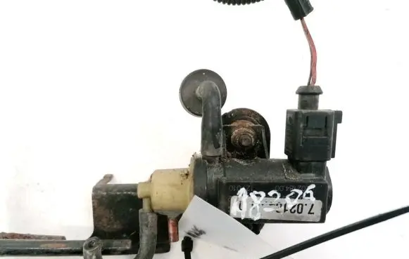 Volkswagen Touareg I Turbo solenoid valve 1K0906627