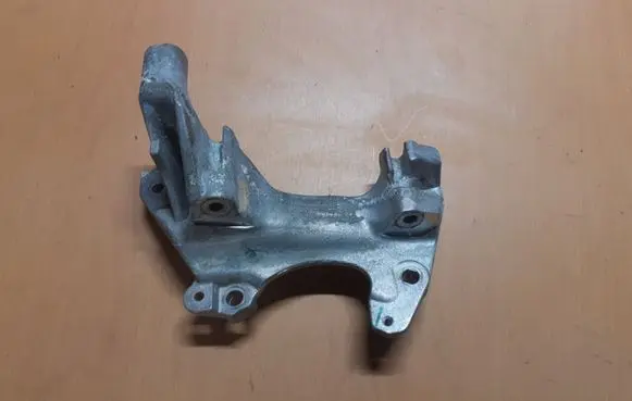 Dacia Sandero Generator/alternator bracket 117104394R