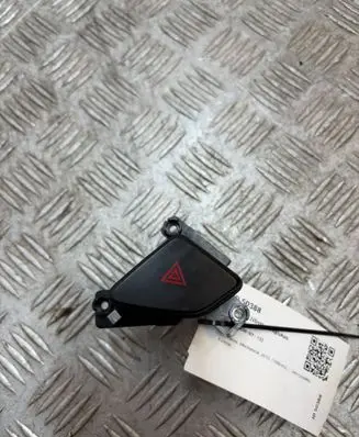 Hyundai i30 Hazard light switch 