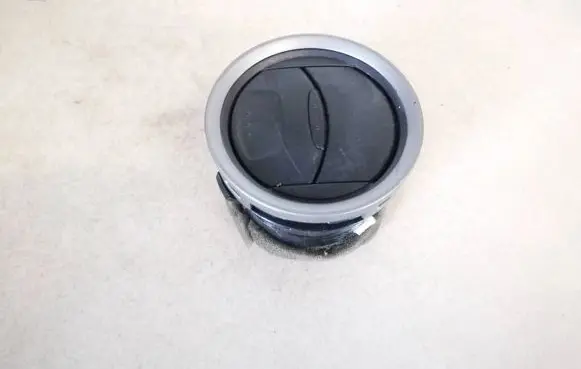Ford Fiesta Dash center air vent grill