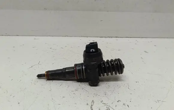 Audi A4 S4 B6 8E 8H Fuel injector 038130073AJ