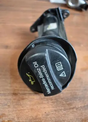 Mercedes-Benz A W177 Oil filler cap 