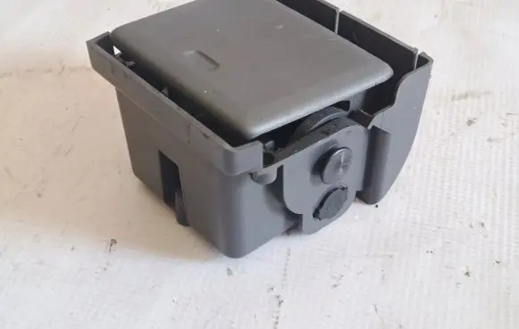 Volvo V70 Ashtray (front) 9204995 B8674903