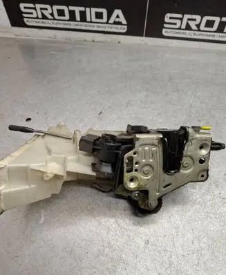 Mercedes-Benz E W210 Front door lock 2027203535