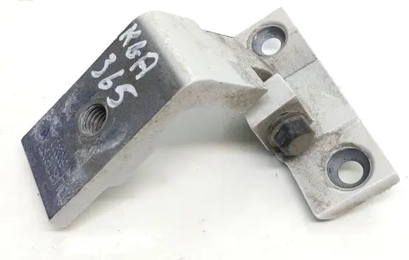 BMW 5 E60 E61 Rear door lower hinge 7068089