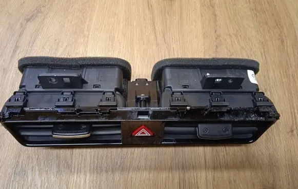 Hyundai Ioniq Dash center air vent grill 97411G2AA0 PPTD40