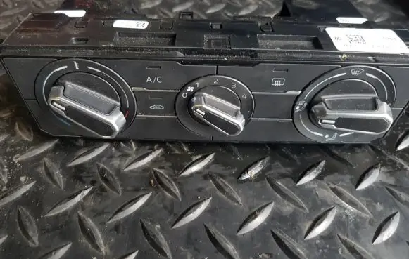 Volkswagen Polo VI Climate control unit 259907172R