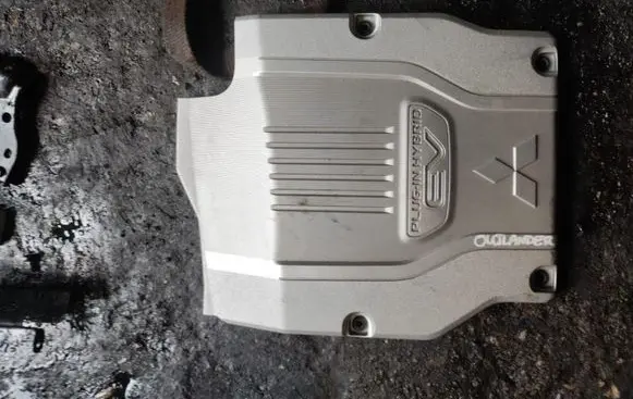 Mitsubishi Outlander Engine cover (trim) brak