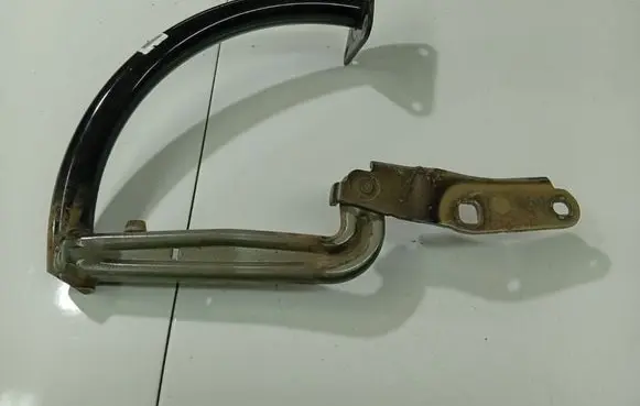 Volkswagen PASSAT B6 Tailgate/trunk/boot hinge 3C5827302B