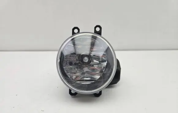 Toyota Prius+ (ZVW40) Front fog light 90008497 17032018 8122002110