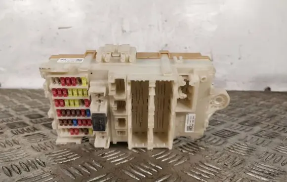 Honda HR-V Fuse module 737012830W 747048370W