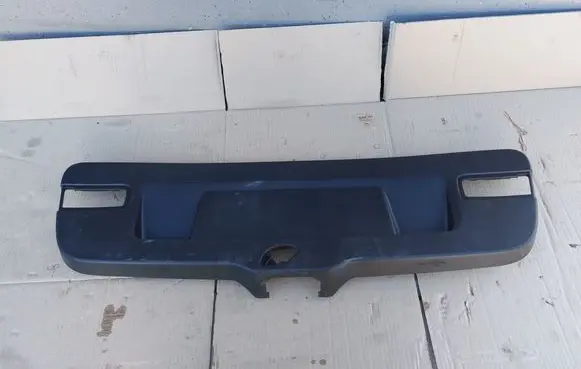Volkswagen Jetta VI Tailgate trim 5C6867605