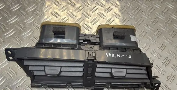 Toyota Yaris Dash center air vent grill GEO17479 GEO17485