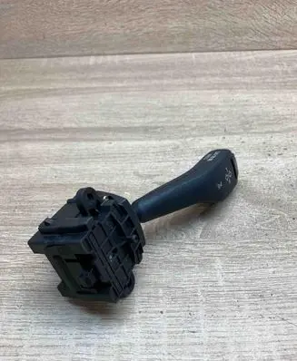 BMW 5 E39 Indicator stalk 8363668M 01104010