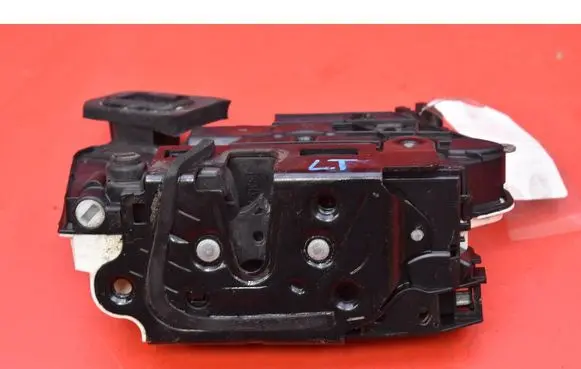 Volkswagen Cross Polo Rear door lock 5K4839015