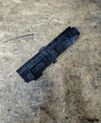 BMW 1 E81 E87 Radiator mount bracket 7524912