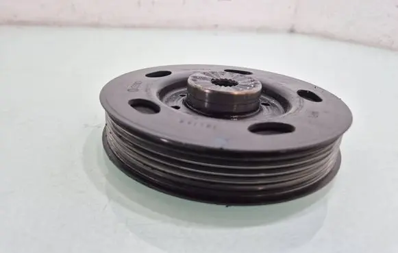 Volkswagen Tiguan Crankshaft pulley 06H105243K