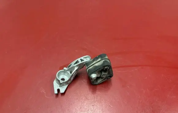 BMW X3 G45 Muffler mount bracket/holder 5A70FB5 18305A70FB5