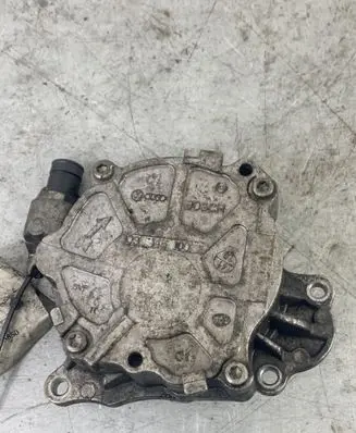 Volkswagen PASSAT B7 Vacuum pump 03L145100F