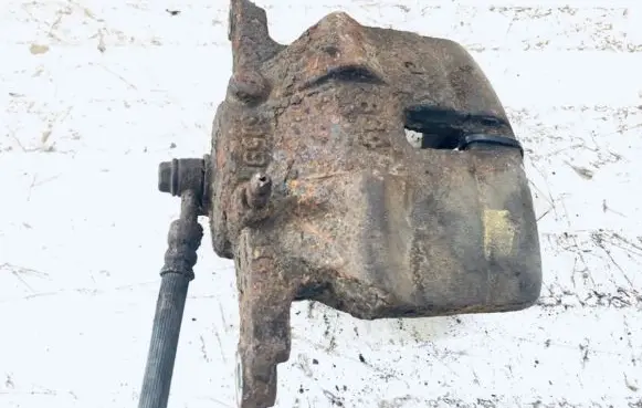 Nissan X-Trail T31 Front brake caliper