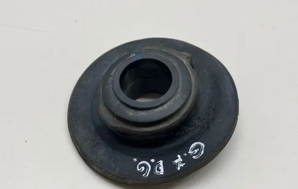 Volkswagen Golf VII Rear coil spring rubber mount 5Q0512297D