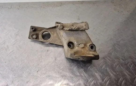 Audi A6 S6 C5 4B Gearbox mounting bracket 8D0399108E