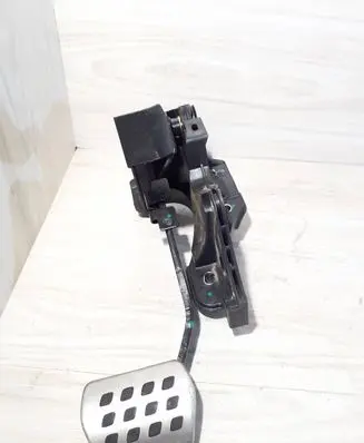 Renault Clio V Brake pedal 8201606986