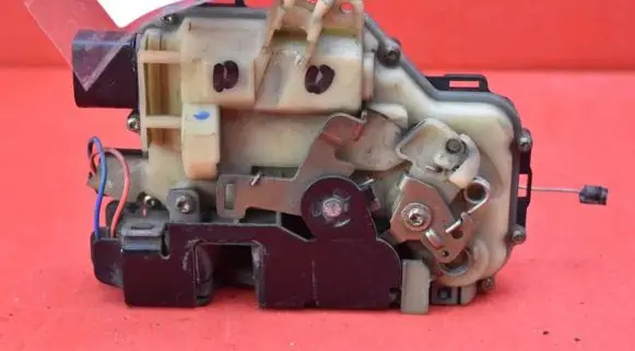 Skoda Octavia Mk1 (1U) Front door lock 3B1837016AD