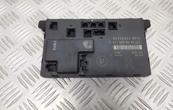 Mercedes-Benz E W211 Door control unit/module 2118208285