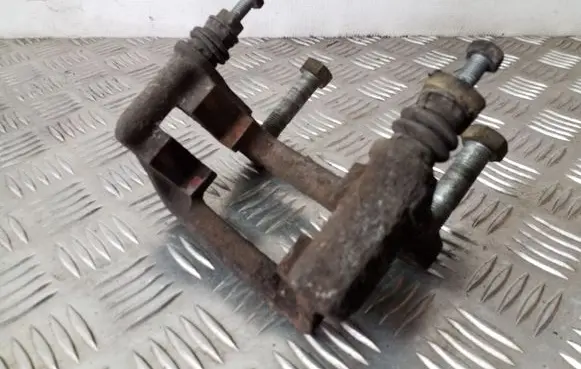 Opel Vivaro Rear brake pad spring 