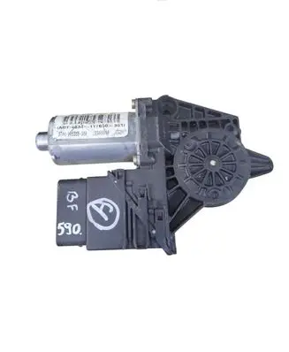 Volkswagen PASSAT B5 Rear door window regulator motor 3B9839751BF 0130821697