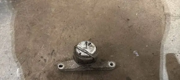 Volvo V50 Engine mount bracket 30778954