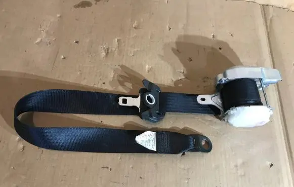 Peugeot 107 Front seatbelt L153004 L071801 7P2170P