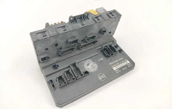 Mercedes-Benz Vito Viano W639 Central body control module 6399000700