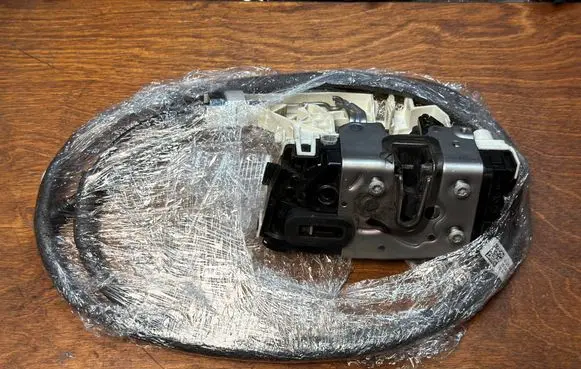 Mercedes-Benz Sprinter W907 W910 Sliding door lock A9107303800 ZGS007 40821268
