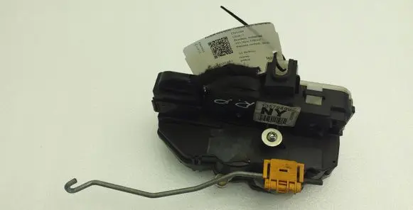 Chevrolet Cruze Front door lock 13579499 3026998