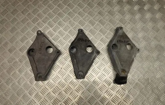 BMW 1 F20 F21 Engine mounting bracket 6784825