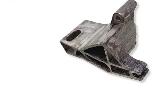 Volvo V70 Gearbox mounting bracket 8684380