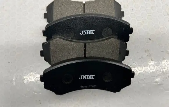 Mitsubishi Pajero Brake pads (front)