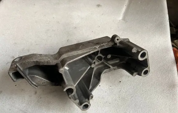 Skoda Octavia Mk2 (1Z) Engine mounting bracket 036199275AE