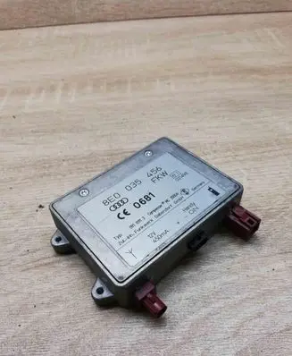 Audi A4 S4 B6 8E 8H Aerial antenna amplifier 8E0035456