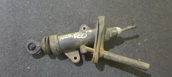 Ford Mondeo MK II Clutch master cylinder KG1955