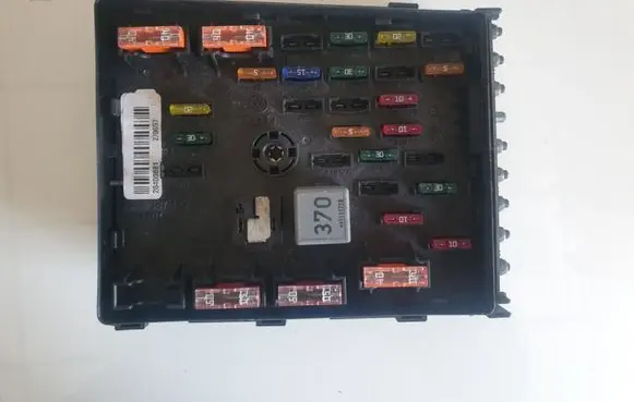 Volkswagen PASSAT B7 Fuse module 3C0937125