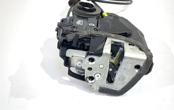 Toyota Avensis T270 Rear door lock