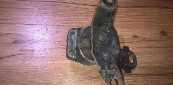 Ford Focus Engine mount bracket