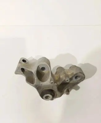 Chrysler Pacifica Engine mounting bracket M4BR