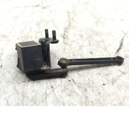 Mercedes-Benz E W211 Air suspension front height level sensor A0105427717